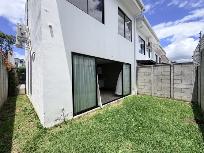 SE ALQUILA CASA BALI GUACHIPELIN CON LINEA BLANCA - Imagen 7