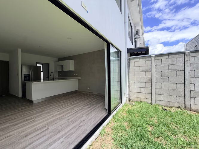 SE ALQUILA CASA BALI GUACHIPELIN CON LINEA BLANCA - Imagen 9