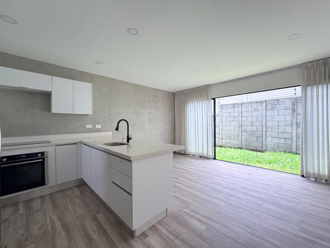 SE ALQUILA CASA BALI GUACHIPELIN CON LINEA BLANCA - Imagen 4