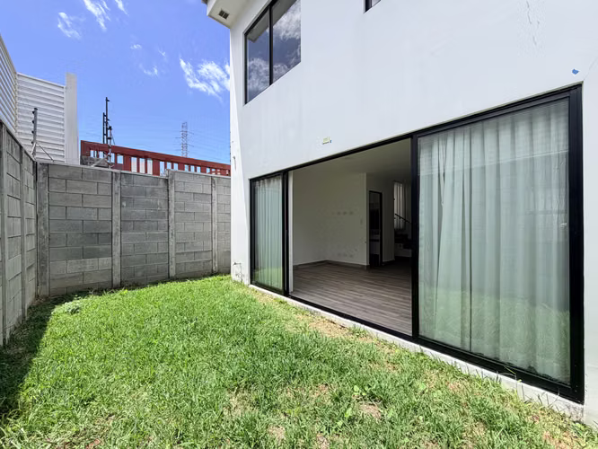 SE ALQUILA CASA BALI GUACHIPELIN CON LINEA BLANCA - Imagen 8