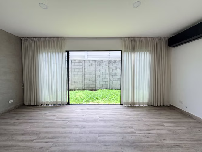 SE ALQUILA CASA BALI GUACHIPELIN CON LINEA BLANCA - Imagen 6