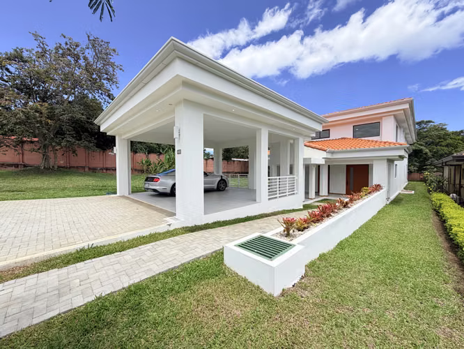 ALQUILER CASA DE LUJO EN LA GUACIMA