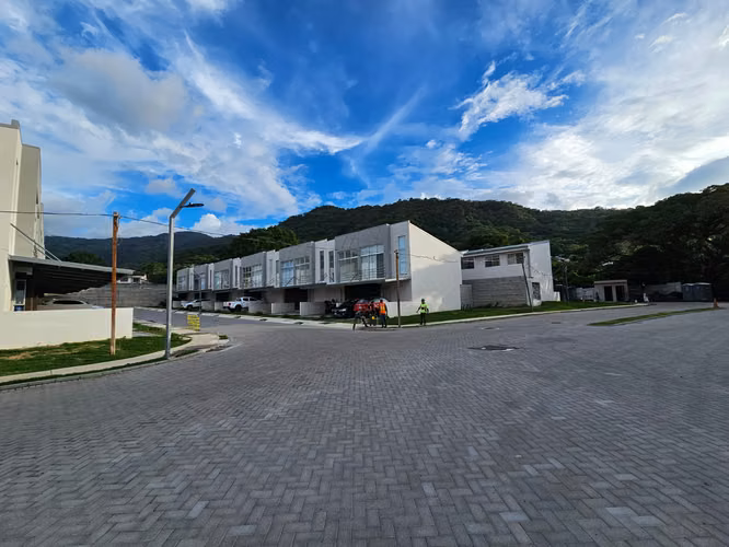 Distrito 5 Rio Oro Santa Ana Apartamento con Línea Blanca