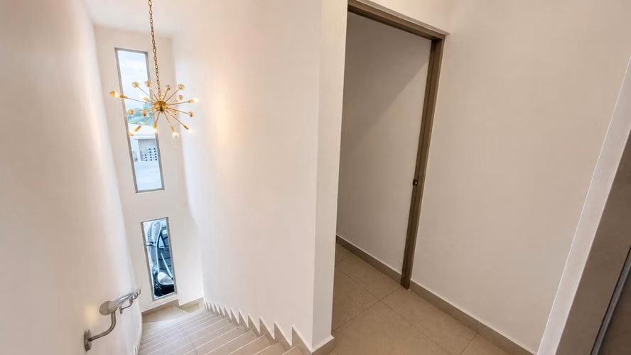 Preciosa y moderna casa en condominio en Vistas de Santa Ana - Imagen 5
