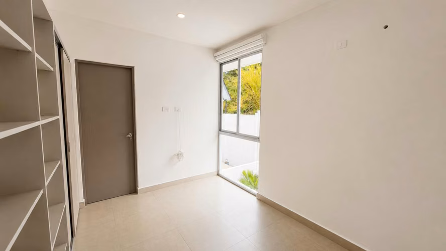 Preciosa y moderna casa en condominio en Vistas de Santa Ana - Imagen 4