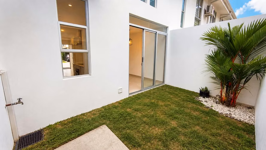Preciosa y moderna casa en condominio en Vistas de Santa Ana - Imagen 6