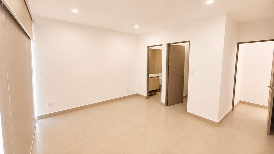 Preciosa y moderna casa en condominio en Vistas de Santa Ana - Imagen 3