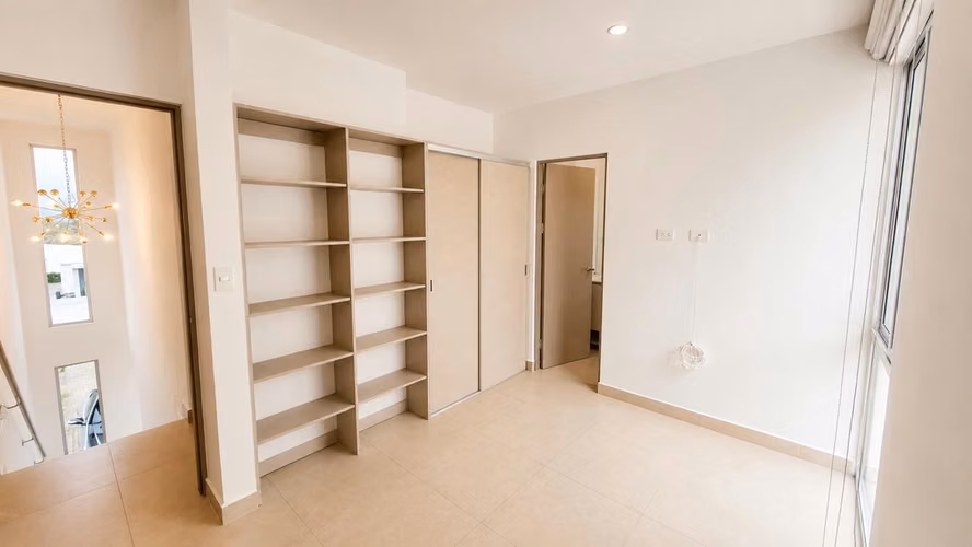 Preciosa y moderna casa en condominio en Vistas de Santa Ana - Imagen 12