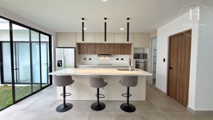 Casa en Condominio NAIA Guachipelín Escazú 3 Hab Pet Friendly NJA1415JB