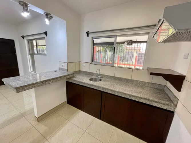 Se alquila hermoso apartamento con excelente ubicación y condiciones - Imagen 4