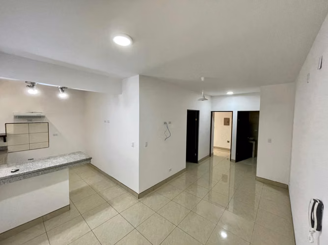 Se alquila hermoso apartamento con excelente ubicación y condiciones - Imagen 1