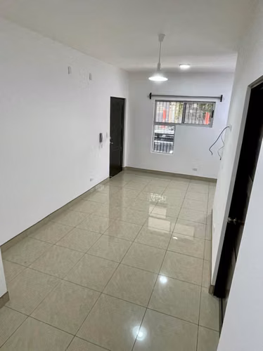 Se alquila hermoso apartamento con excelente ubicación y condiciones - Imagen 3