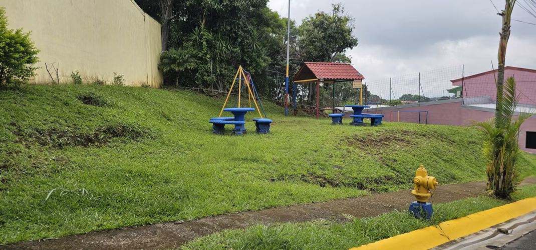 Lote Rebajado! en Condominio! Mercedes Sur, Heredia