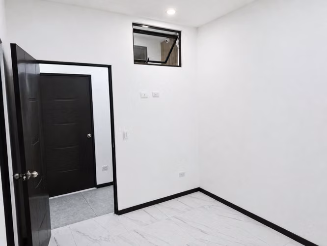 APARTAMENTO-HABITACIÓN EN PAVAS.