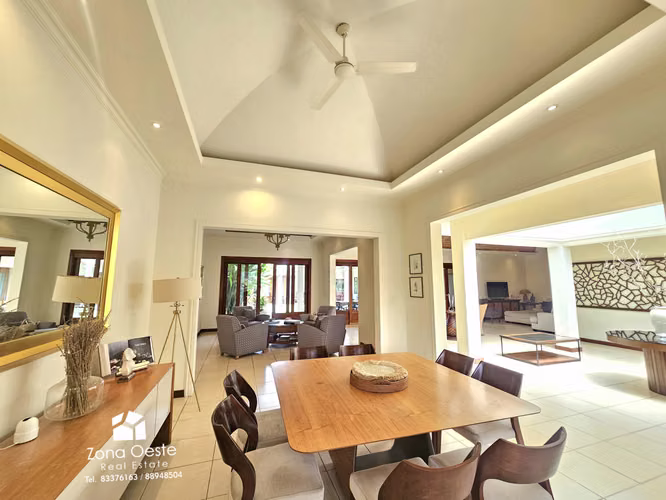 Venta amplia casa Trejos Montealegre, diseño único,  independiente, 1 planta - Imagen 10