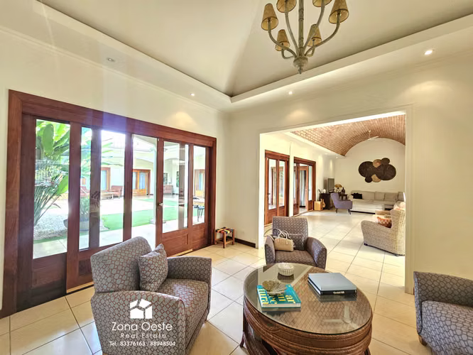 Venta amplia casa Trejos Montealegre, diseño único,  independiente, 1 planta - Imagen 9