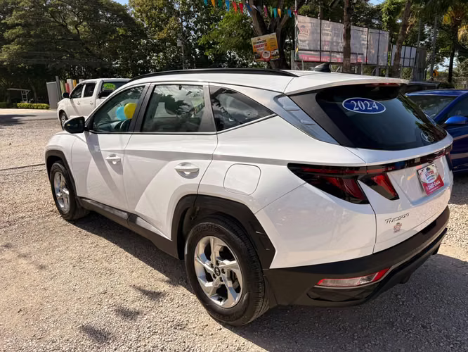 HYUNDAI TUCSON GL-2024-AUTOMATICO-SHIFT TRONIC- - Imagen 3