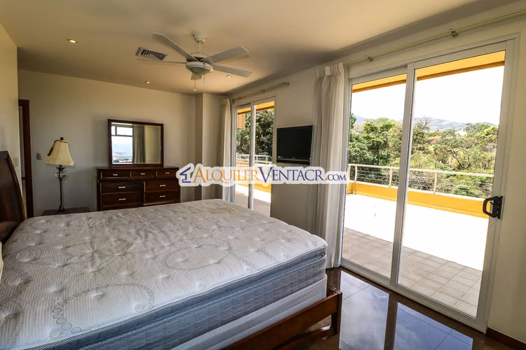 APARTAMENTO AMUEBLADO DE 210 M2 CON TERRAZA GRANDE Y VISTA EN ESCAZU - Imagen 17