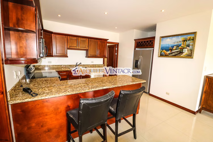 APARTAMENTO AMUEBLADO DE 210 M2 CON TERRAZA GRANDE Y VISTA EN ESCAZU - Imagen 10