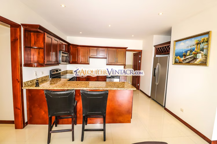 APARTAMENTO AMUEBLADO DE 210 M2 CON TERRAZA GRANDE Y VISTA EN ESCAZU - Imagen 9