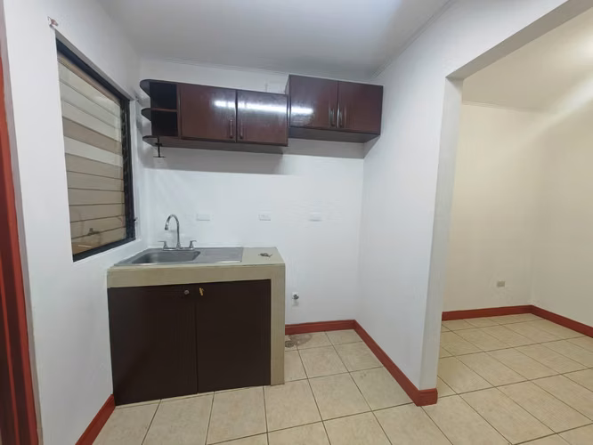 Alquiler de casa en Sabanilla. Vargas Araya - Imagen 10