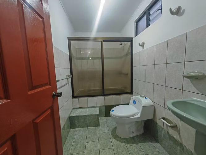 Alquiler de casa en Sabanilla. Vargas Araya - Imagen 2
