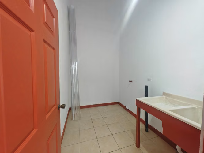 Alquiler de casa en Sabanilla. Vargas Araya - Imagen 4