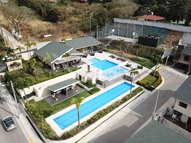 Venta de casa en condominio en Ciudad Colón - Imagen 10