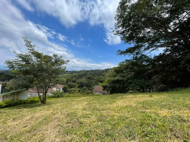 Se vende lote plano en Condominio en Ciudad Colón
