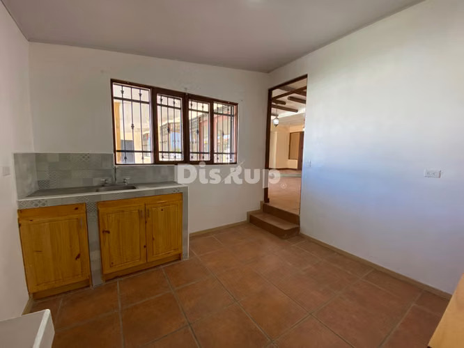 Alquiler de amplia casa de 1 planta, 4 habitaciones. San Ramón (Tres Ríos) - Imagen 9