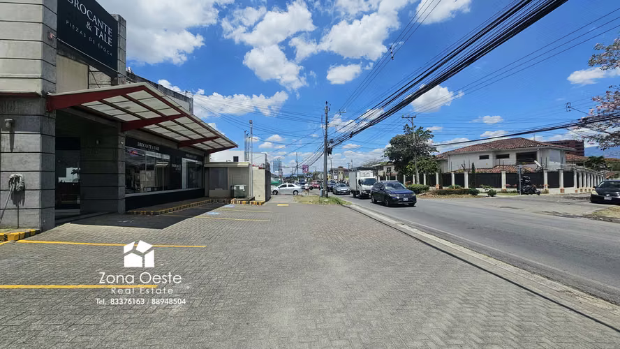 Venta de  local comercial muy cerca de Distrito 4 - Imagen 2
