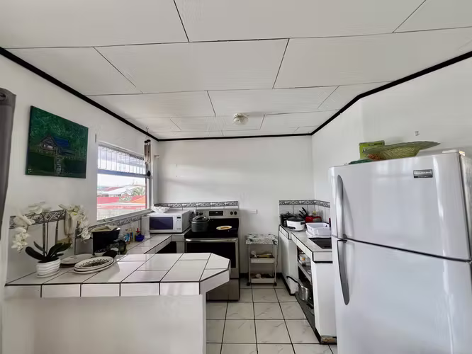 Oportunidad de Inversión: 4 Aptos 2 Hab/1 Baño con Parqueo, Condominio Villas del Este. - Imagen 2