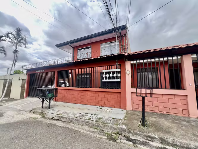 Oportunidad de Inversión: 4 Aptos 2 Hab/1 Baño con Parqueo, Condominio Villas del Este.
