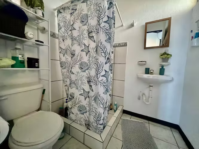 Oportunidad de Inversión: 4 Aptos 2 Hab/1 Baño con Parqueo, Condominio Villas del Este. - Imagen 8