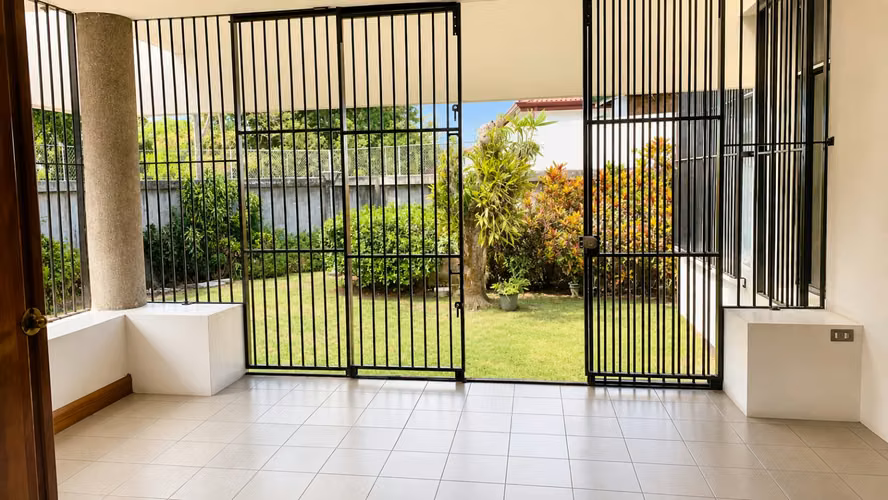 Venta de Casa Heredia Belén Ciudad Cariari | Vista al Campo de Golf | Exclusiva y Espaciosa - Imagen 12