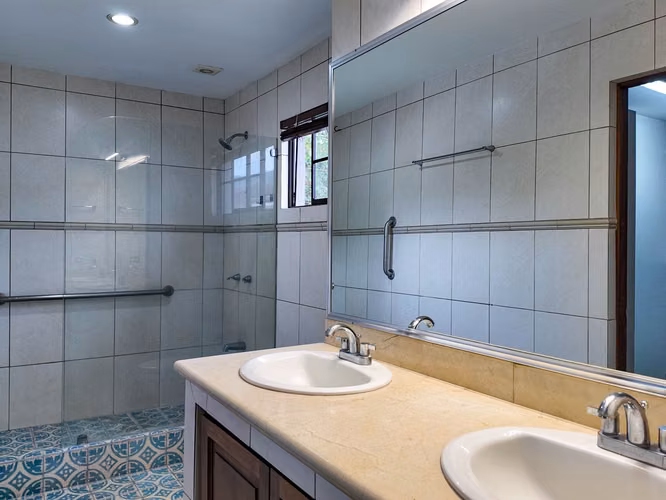VENTA DE CASA EN CONDOMINIO MONTEREAL - Imagen 13