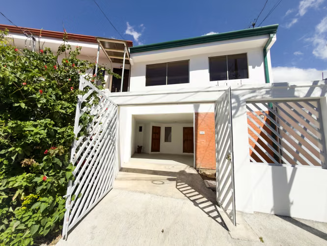 98425 / Venta / Casa remodelada / 220 m² / Independiente / Negociable