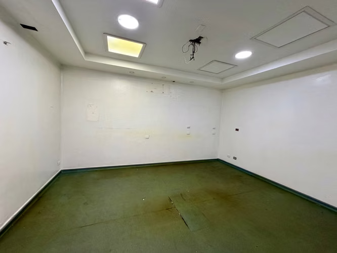 Alquiler de amplio local comercial en Rohrmoser. - Imagen 10