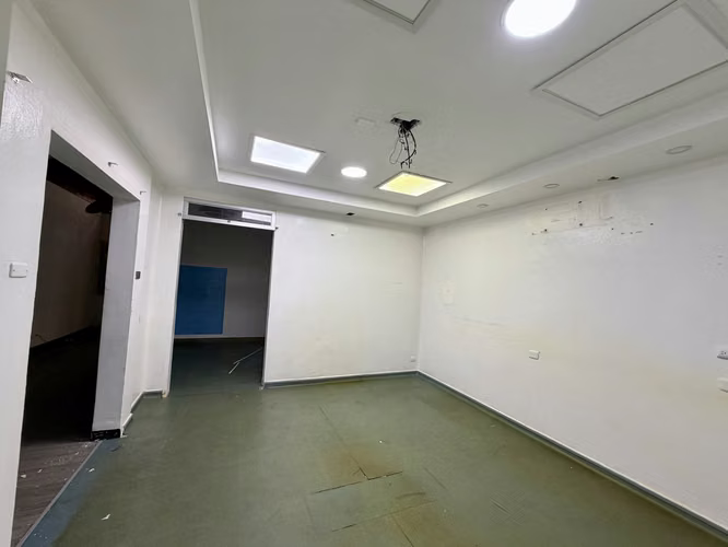 Alquiler de amplio local comercial en Rohrmoser. - Imagen 19