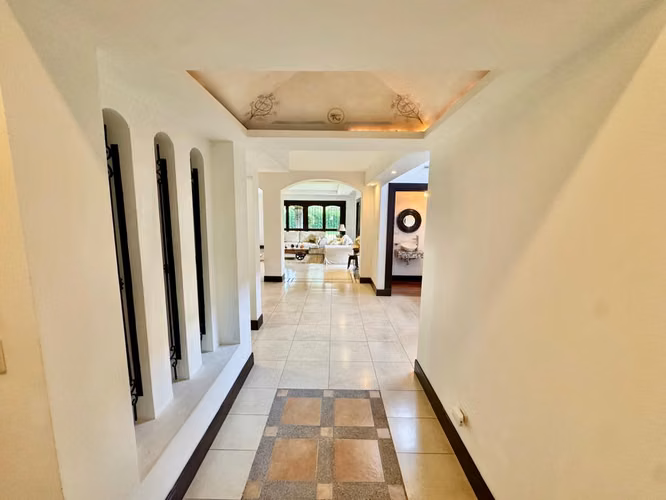 Venta de Casa en Condominio Villa Real, Santa Ana - Imagen 3