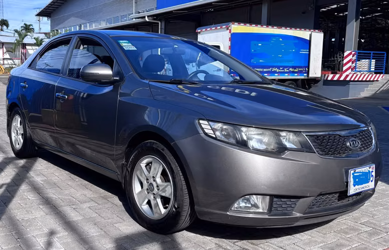 KIA CERATO 2011