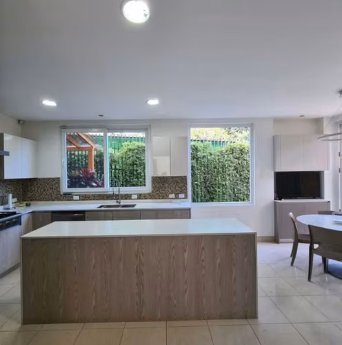 Casa de Lujo en Jaboncillos | 4 Hab • 5 Baños • Piscina - Imagen 12