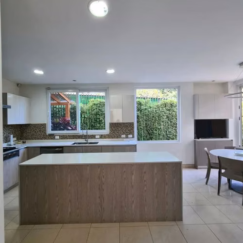 Casa de Lujo en Jaboncillos | 4 Hab • 5 Baños • Piscina - Imagen 4