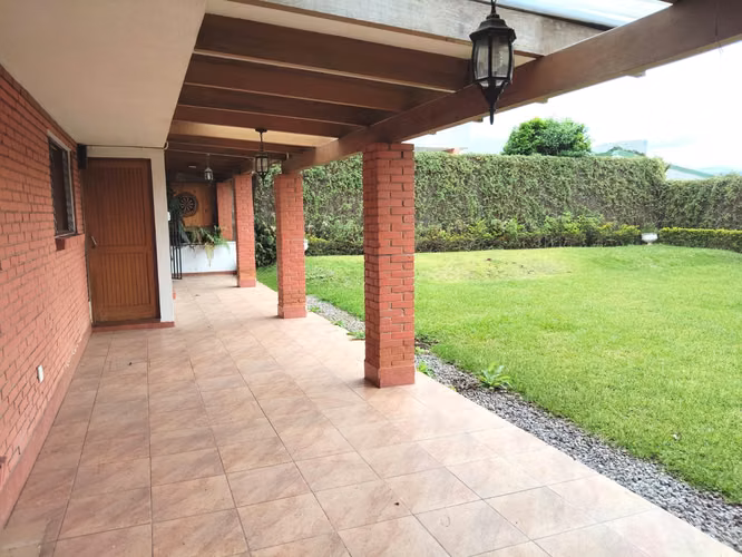 Casa Amplia cerca Mall San Pedro y UCR - Imagen 3