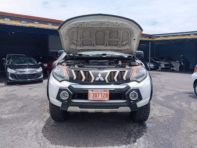 Mitsubishi L200 - Imagen 9