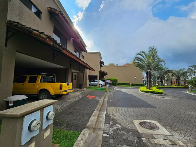 Alquiler de Casa en Santa Ana, Condominio Fuerte Ventura