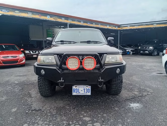 Mitsubishi montero sport - Imagen 2
