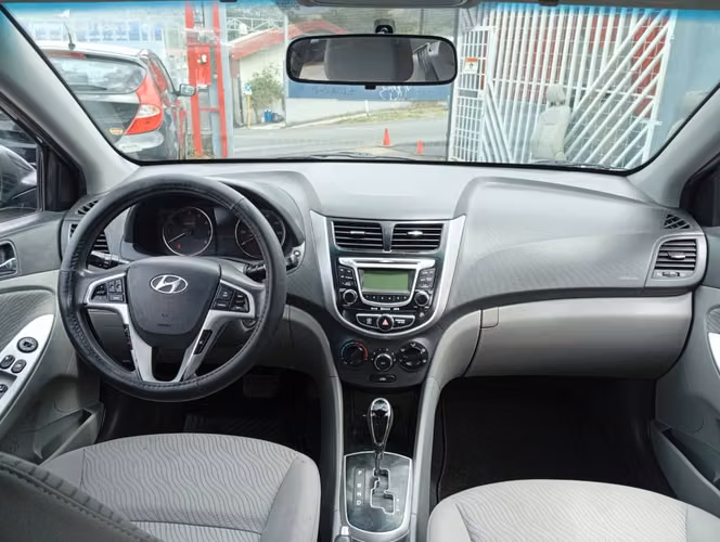 Hyundai accent - Imagen 12