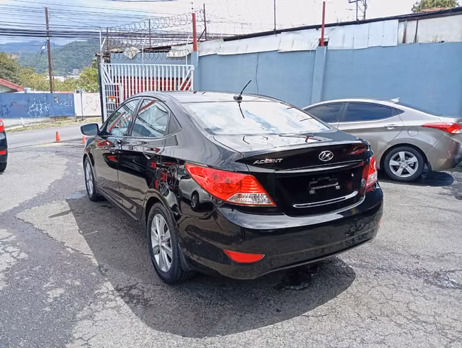 Hyundai accent - Imagen 2