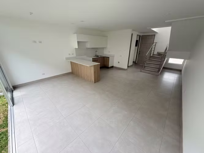 Casa nueva en alquiler en Santo Domingo, OPORTUNIDAD con patio. Entrega inmediata. - Imagen 5